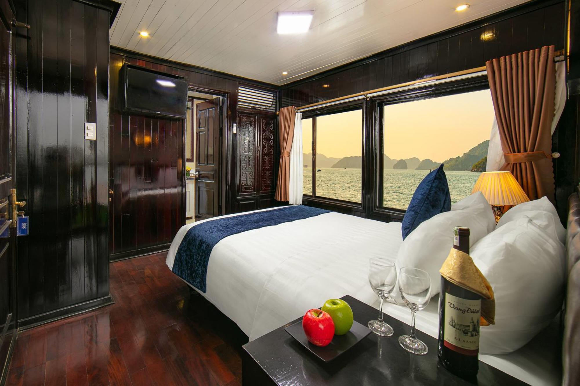 Отель Fantasea Imperial Cruise Халонг Экстерьер фото