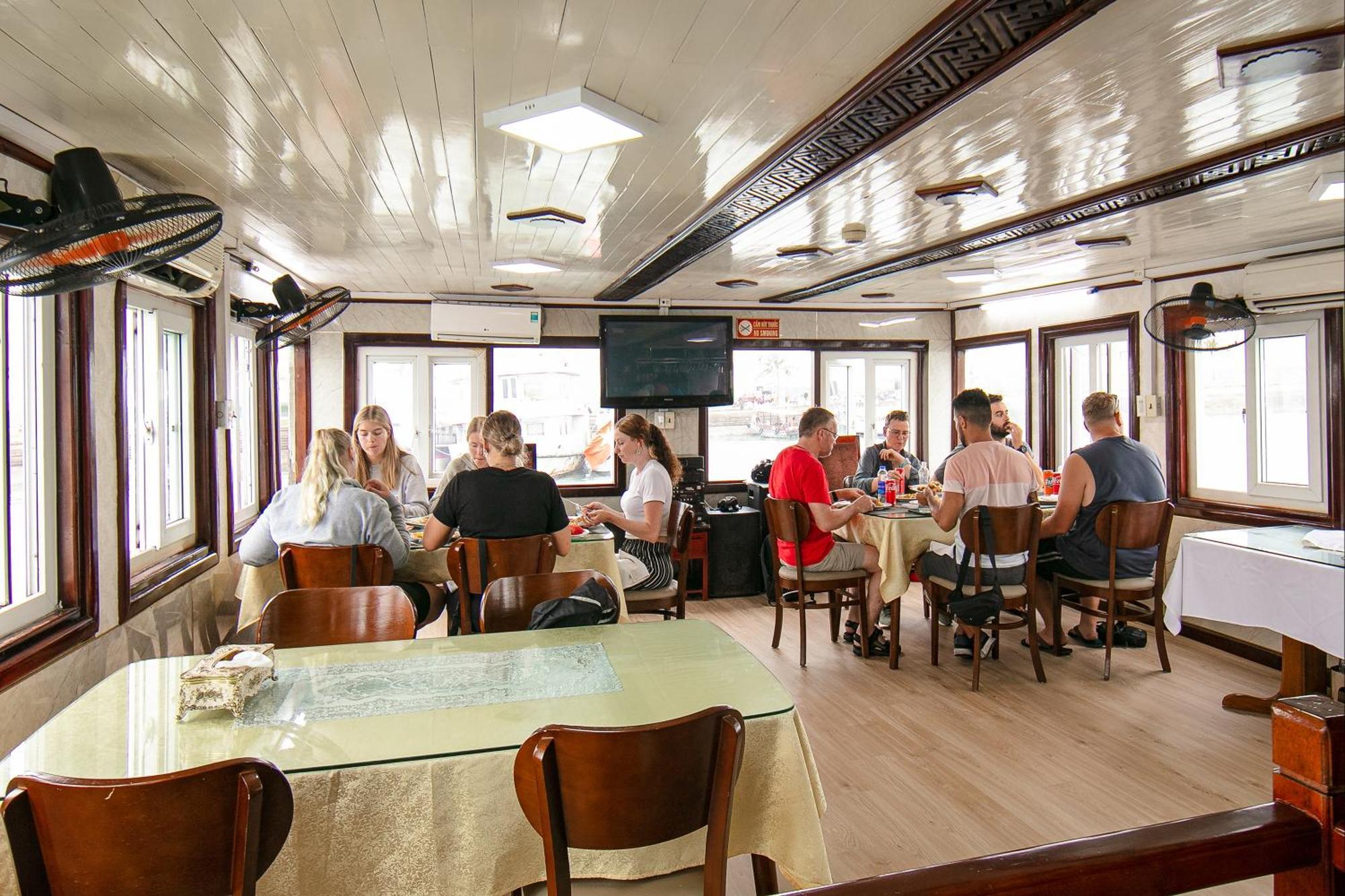 Отель Fantasea Imperial Cruise Халонг Экстерьер фото